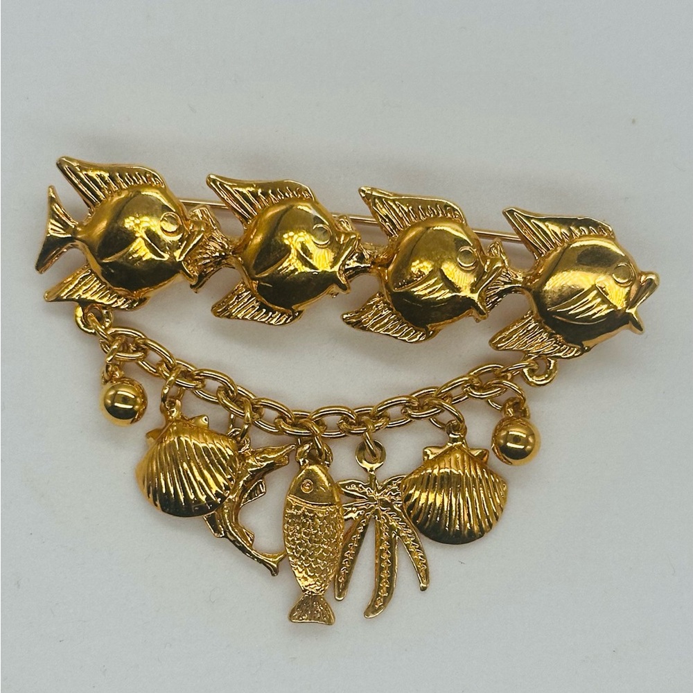 Vintage Trifari Gold Tone School of Fish and Shell Brooch Beach Under the Sea